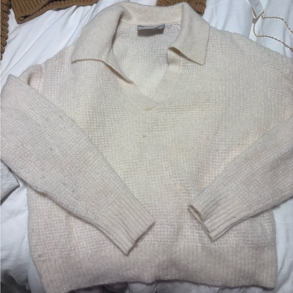 Evereve Cream V-Neck Sweater sz Small Alpaca wool blend. Cozy and warm.